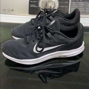 I am selling Nike running shoes downshifters...